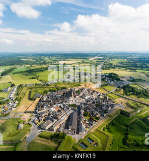 France, Ardennes (08), parc naturel régional des Ardennes, Rocroi (vue aérienne) // France, Ardennes, Parc Naturel Régional des Ardennes, Rocroi (antenne v Banque D'Images