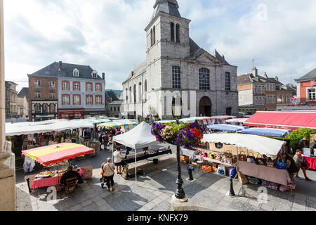 France, Ardennes (08), parc naturel régional des Ardennes, Givet, le marché en centre ville // France, Ardennes, Parc Naturel Régional des Ardennes, Givet, Banque D'Images