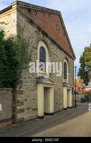 La façade de l'église catholique Saint Thomas More dans le bourg de Towcester, UK Banque D'Images