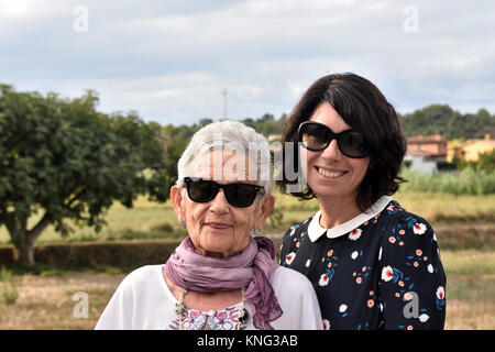 Portrait de deux femmes à l'extérieur Banque D'Images