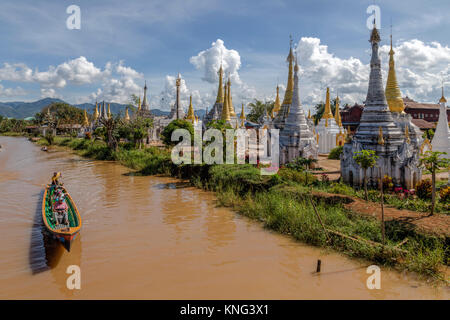 Aung Mingalar Pagoda ; Ywama, lac Inle, Nyaung Shwe, le Myanmar, l'Asie Banque D'Images