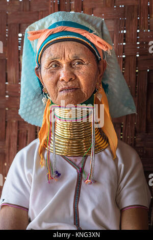 Femme Padaung, lac Inle, Nyaung Shwe, le Myanmar, l'Asie Banque D'Images