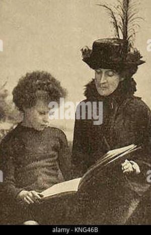 Margot Tennant et son fils Antoine en 1914, épouse et fils de Herbert Henry Asquith, premier comte d'Oxford, était un homme politique britannique, Premier ministre et homme politique anglais 1908-1916 -et le premier ministre à partir de 1908-1916 Banque D'Images