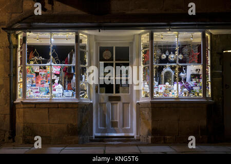 Frankie doodle shop fenêtre affichage la nuit de Noël à Chipping Campden, Cotswolds, Gloucestershire, Angleterre Banque D'Images