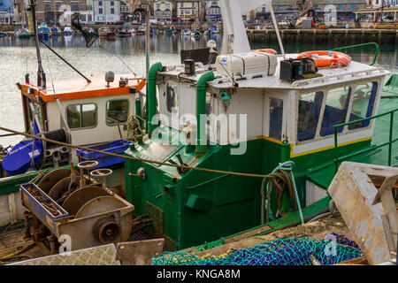 Les bateaux de pêche amarrés en côte à côte à Brixham Harbour. Torbay, Brixham, Devon, UK Banque D'Images
