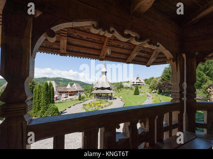 Le Monastère Barsana, Maramures, Roumanie. Vue du balcon de l'église. Banque D'Images