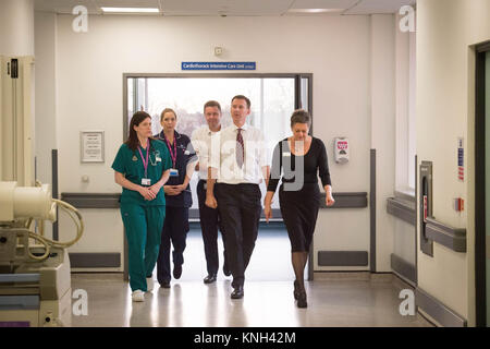 De 0001 sous embargo mardi 12 décembre photo inédit daté du 30/11/17 de la santé Secrétaire Jeremy Hunt lors d'une visite au St George's Hospital à Tooting, à l'ouest de Londres. Banque D'Images