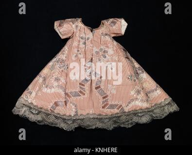 Robe pour un autel figure. Date : troisième trimestre 18e siècle ; la culture européenne : ; moyennes : soie, dentelle de métal ; Dimensions : longueur au CB : 13 in. (33