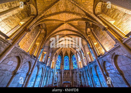 REIMS, FRANCE - 19 NOVEMBRE 2017 : vue intérieure de la Basilique Saint-Remi de Reims, France. Banque D'Images