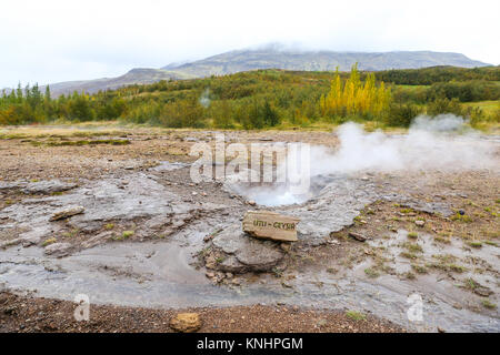 Peu de Geysir en Islande, dans la région de la vallée de Haukadalur Banque D'Images