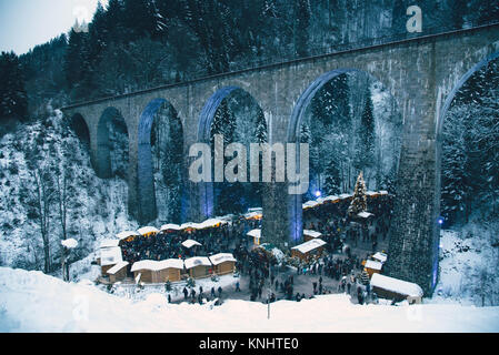 Marché de Noel dans la gorge de Ravenne, de l'Allemagne. En hiver vue incroyable. Banque D'Images