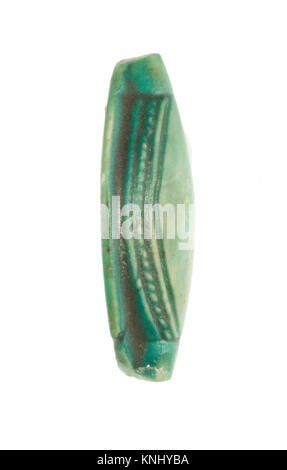 Ce cowroid inscrit est dédié à Maatkarê (Hatshepsout), un artefact égyptien antique avec des inscriptions royales illustrant l’autorité, la signification culturelle et l’iconographie du pharaon. Banque D'Images