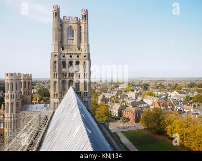 IMAGE PRISE TANDIS QUE SUR LE TOIT À LA BASE DE LA LANTERNE, LOOKNG VERS LA TOUR OUEST, cathédrale d'ELY, Ely, Cambridgeshire Banque D'Images