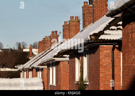 Ses toits couverts de neige du parc de logements anciens newtownabbey irlande du nord uk Banque D'Images