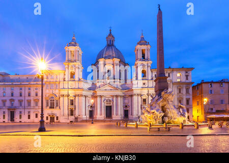 La place Navone la nuit, Rome, Italie. Banque D'Images