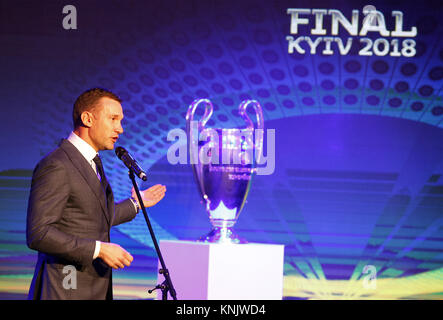 Kiev, Ukraine. Dec 12, 2017. L'entraîneur de l'équipe nationale de football Ukrainien Andriy Shevchenko parle pendant la présentation du logo de la finale de la Ligue des Champions 2018 à Kiev, Ukraine, le 12 décembre 2017. La finale de la Ligue des champions sera joué au stade Olimpiyskiy à Kiev le 26 mai 2018. Crédit : Serg Glovny/ZUMA/Alamy Fil Live News Banque D'Images