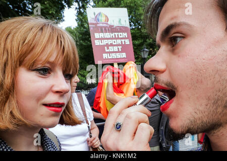 Partisans LGBT en face de protestation exigeant de Downing Street, le Premier ministre britannique, soulève la question de la législation anti-gay au sommet du G20. Banque D'Images