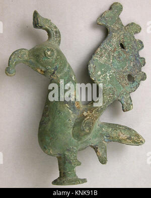 Finial du XIe au XIIe siècle en Iran, coulé et chassé en bronze, représentant l'artisanat de la métallurgie islamique, le design décoratif et les éléments architecturaux historiques. Banque D'Images