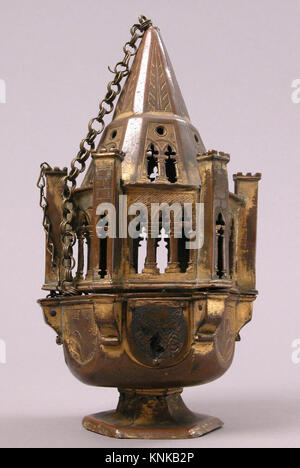Censure italienne du XVe siècle en émail cuivré doré et champlevé, utilisée dans les cérémonies religieuses pour brûler de l'encens. Banque D'Images