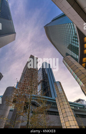 Les tours d'immeubles de Tokyo près de Higashi-Shimbashi. Minato Ward Banque D'Images