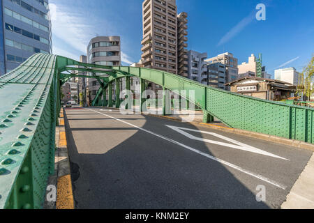 Tokyo - Nobember 17, 2017 : Grand Angle de visualisation de Kanda (Kandagawa) et Asakusa (Pont d'Asakusabashi) dans le dos de Yanagi Bridge (Yanagibashi) Banque D'Images