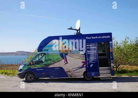 RBS Royal Bank of Scotland Mobile Banque Van à Achiltibuie, Wester Ross, les Highlands écossais, la fourniture de services bancaires à la collectivité rurale. Banque D'Images