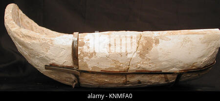 Élément en stuc peint du Xe siècle d'un squinch de stalactite (Muqarnas), fouillé à Nishapur, Iran, conservé pour étude. Banque D'Images