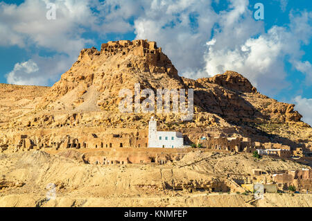 Vue sur Doiret, une colline-situé à village berbère dans le sud de la Tunisie Banque D'Images