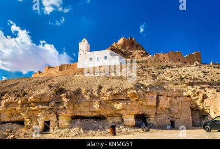Vue sur Doiret, une colline-situé à village berbère dans le sud de la Tunisie Banque D'Images