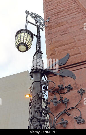 Situé sur la place publique dans le centre-ville de Cleveland, Ohio, USA est l'une des premières lampes électriques public extérieur dans le pays. Banque D'Images