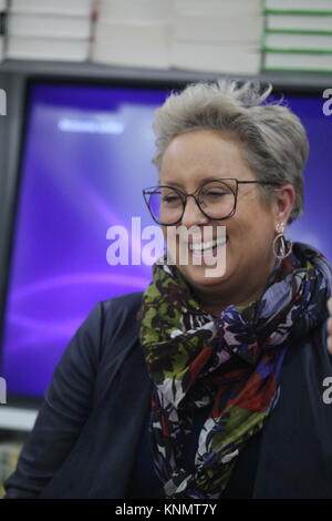 Napoli, Italie. Dec 11, 2017. Carolyn Smith, danseuse et chorégraphe de la renommée historique, juge de la talent de Rai 1 "Ballando con le stelle' à Naples au cours de la présentation de son livre 'Ho ballato con uno sconosciuto'. Credit : Salvatore Esposito/Pacific Press/Alamy Live News Banque D'Images