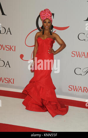 NEW YORK, NY - JUIN 01 Juin : Ambrose assiste au 2015 CFDA Fashion Awards à l'Alice Tully Hall au Lincoln Center le 1 juin 2015 à New York City People : June Ambrose Banque D'Images