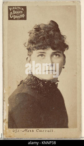 Une carte de cigarette mettant en vedette l'actrice Miss Carroll de la série Actors and Actress (N45, type 2) émise par Virginia Brights, montrant son portrait et des informations imprimées. Banque D'Images