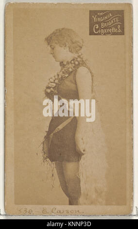 Une carte de cigarette mettant en vedette l'actrice Emma Carson, numérotée 830, de la série Actors and Actress (N45, type 2) pour Virginia Brights, montrant son portrait et des informations sur la série. Banque D'Images