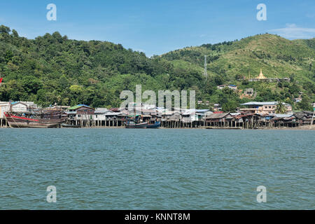 Vue sur le port, Kawthaung, archipel de Mergui, Myanmar Banque D'Images