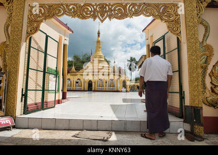 Le golden révéré Pyi Daw Aye Temple à Kawthaung, archipel de Mergui, Myanmar Banque D'Images