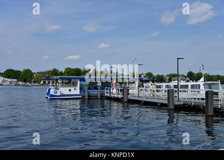 F12 Ferry Gruenau - tourner, Koepenick, Treptow-köpenick, Berlin, Allemagne, F12 Faehre Gruenau - Wendenschloss, Deutschland Banque D'Images