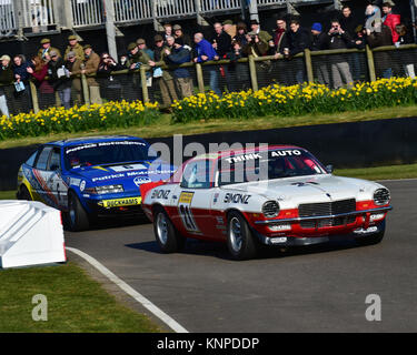 Grahame Bryant, Oliver Bryant, Chevrolet Camaro Z28, Gerry Marshall Trophy, Goodwood 74e réunion des membres, 74e réunion, voitures, Chris McEvoy, contrôle du circuit Banque D'Images