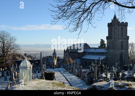 Eglise Holy rude et cimetière donnant sur les plaines de Stirlingshire, Ecosse, Royaume-Uni Banque D'Images