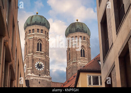 Tours de la cathédrale Notre-Dame (Frauenkirche) à Munich, Allemagne Banque D'Images