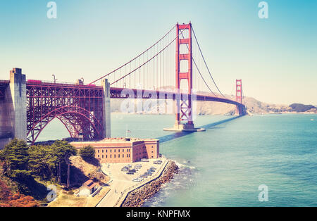 Photo panoramique du Pont du Golden Gate, tons de couleur libre, San Francisco, USA. Banque D'Images