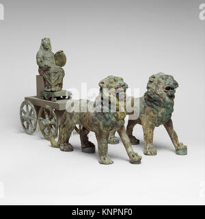 Statuette en bronze de Cybèle sur un chariot tiré par des lions rencontré DP145458 statuette en bronze de Cybèle sur un chariot tiré par des lions a rencontré /246700 DP145458 Banque D'Images