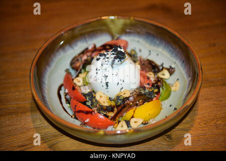 Assiette de fromage Burrata dans un restaurant à Bangkok, Thaïlande Banque D'Images