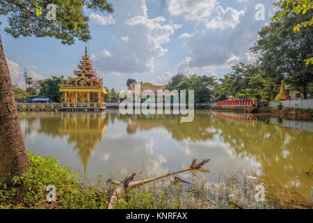 Mya Tha Lyaung Bouddha couché, Bago, le Myanmar, l'Asie Banque D'Images