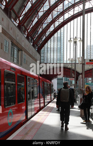 La station Canary Wharf sur le Docklands Light Railway à Londres Banque D'Images