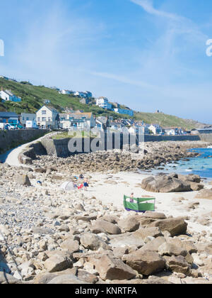 Sennen Cove Beach ou Whitesands Bay Beach, péninsule de Penwith, Cornwall, England, UK en Juin Banque D'Images