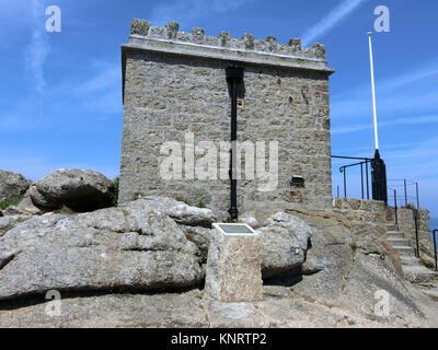 Ancien poste de garde-côtes Lookout sur Pedn men du promontoire, Penwith Heritage Coast, Péninsule de Penwith, Cornwall, England, UK en Juin Banque D'Images