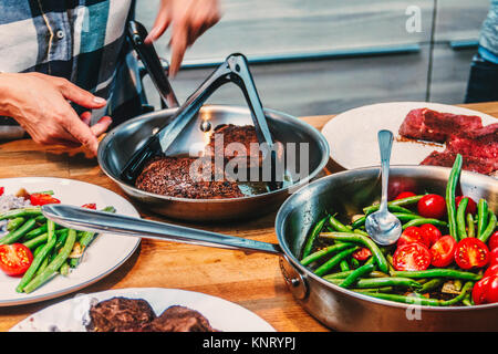 Cuisson de la viande Banque D'Images