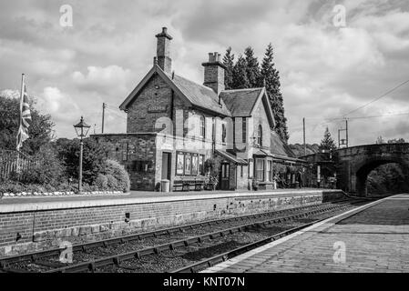 Une photo en noir et blanc de Arley Railway Station Banque D'Images