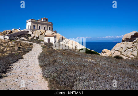 Chemin vers le vieux phare de Capo Testa, Santa Teresa di Gallura, Sardaigne, Italie, Méditerranée, Europe Banque D'Images